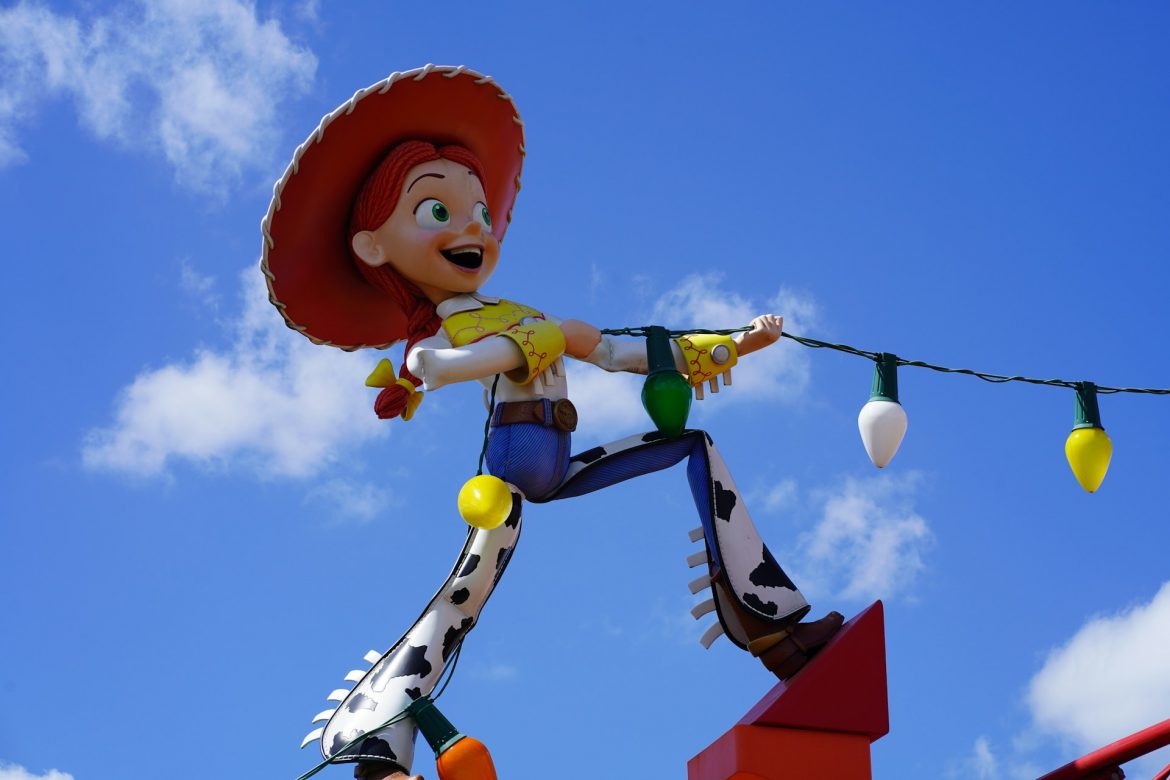 La fiebre de ‘Toy Story 5’ invade los parques mientras Perdigón por fin rompe su silencio